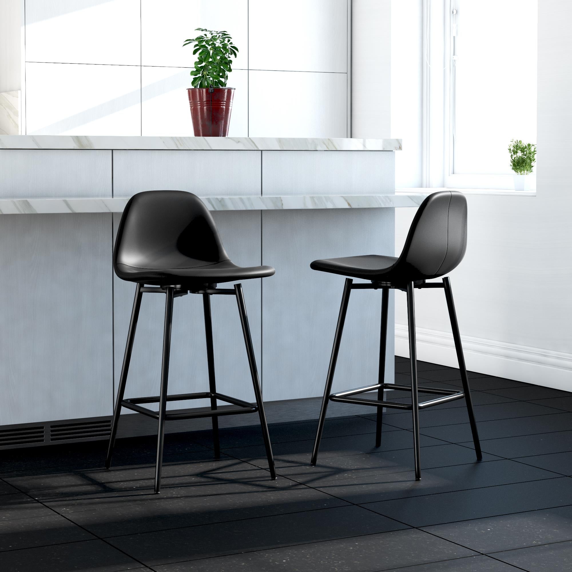 Barpall - 47x43x99 cm - med skumstoppning klädd i konstläder och svartlackerade ben - svart - Calvin