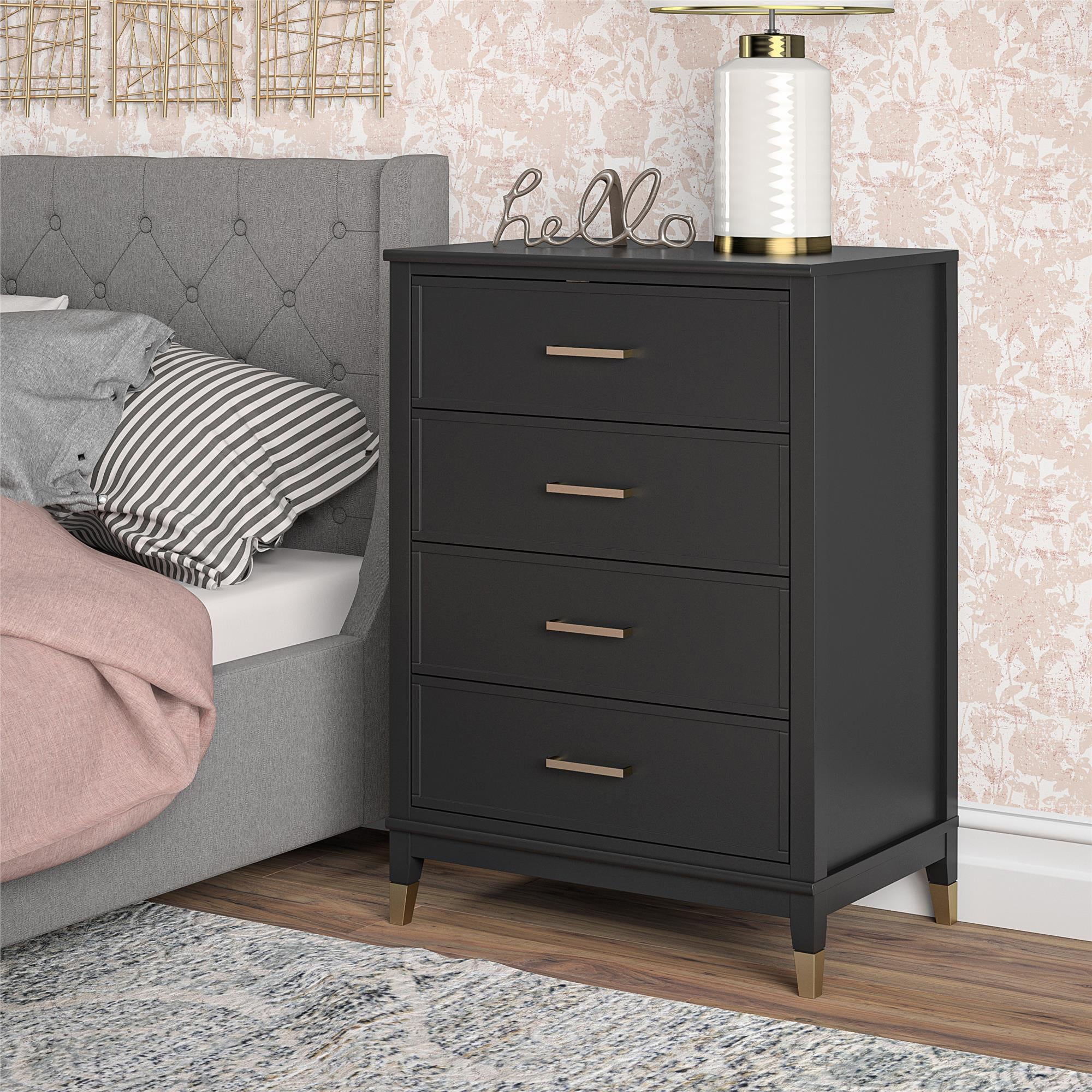 Byrå - 75x50x106 cm - med 4 lådor, handtag och ben i guldfärg - svart - Westerleigh - Byråar - Westerleigh Stylish 4 - Drawer Chest with Elegant Gold Handles - MASTERSTORE - 8595677160147 - Chest of Drawers - 3640872COM - 8595677160147 - 