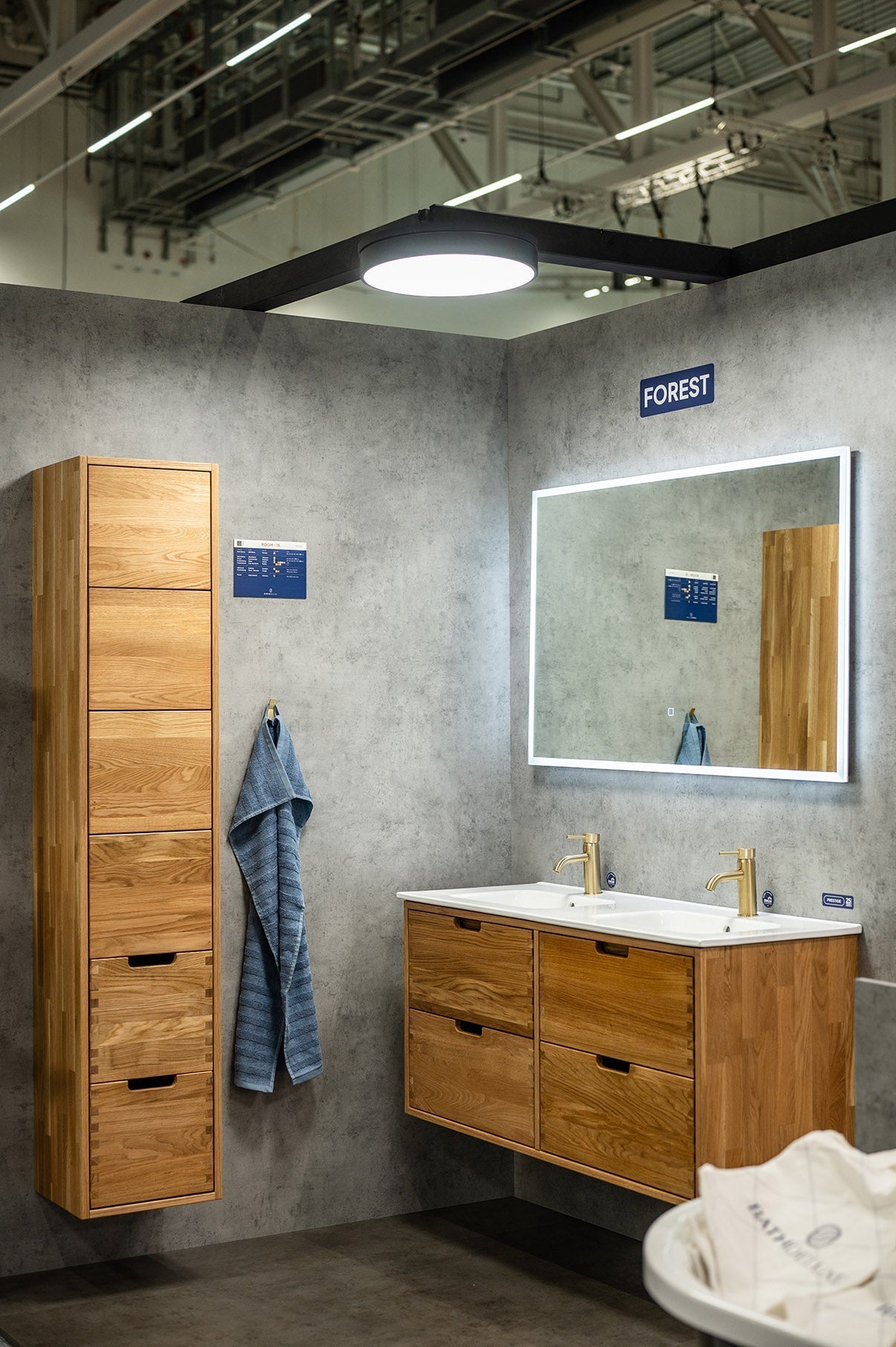 Badrumsmöbel i massiv ek – 2 lådor med fingergrepp – 60x46x57 cm – oljad ek – vit Porslin tvättställ – Gribskov - Tvättställsskåp - Gribskov, Furniture Set - Code, Oak - 60 cm - MASTERSTORE - 8595677199499 - Furniture Set - Code - 96 - 060 - 54 - 86 - 40 - 8595677199499 - 